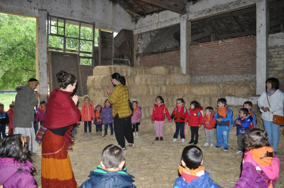 A group of children in a barn
AI-generated content may be incorrect.
