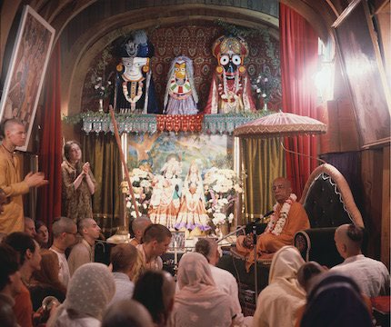 Prabhupāda in the temple at Bury Place, London, 1973